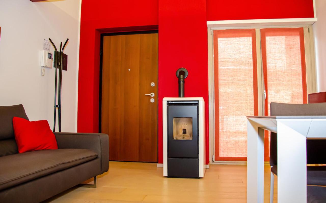 Holiday House Viola Tirano Kültér fotó