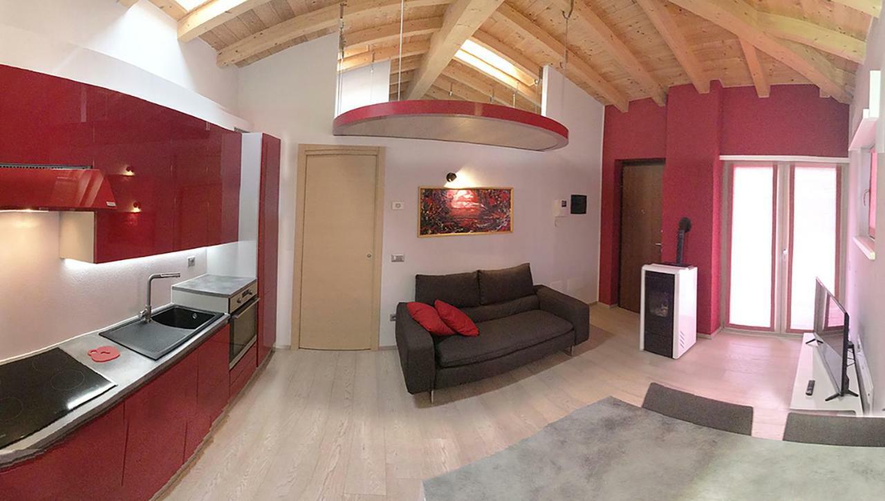 Holiday House Viola Tirano Kültér fotó